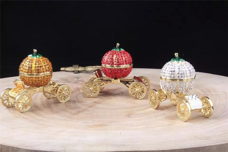 童話(huà)故事鑲鉆南瓜車(chē)首飾盒南瓜馬車(chē)飾品裝飾盒生日禮物批發(fā)